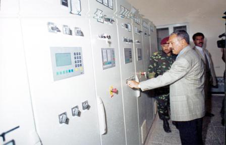 فخامة الرئيس /علي عبدالله صالح يتفقد مشاريع الطاقة الكهربائية