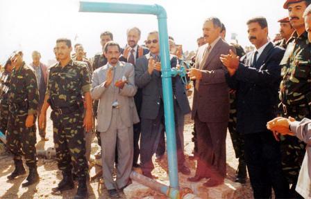 القائد الرمز / علي عبدالله صالح يفتتح مشاريع مياه