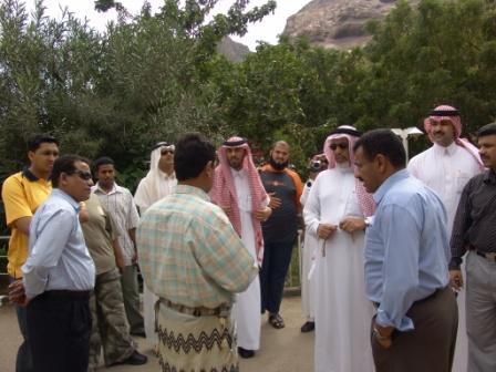 الوفد السعودي الشبابي يزوار مواقع تاريخية في محافظة عدن