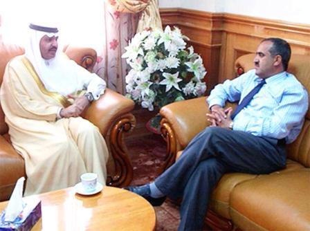 محافظ عدن لدى استقباله القنصل العام لسفارة المملكة العربية السعودية