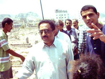 رئيس مجلس الإدارة رئيس التحرير ونجل الفقيد محمد شكيب في لحظة الوداع
