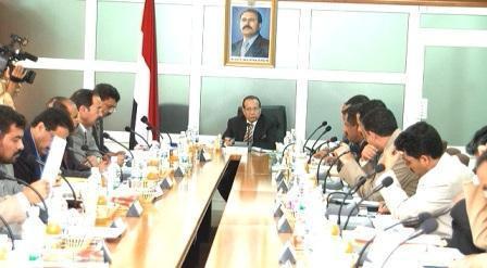 مجلس الوزراء في اجتماعه الدوري المنعقد أمس بمدينة الحديدة