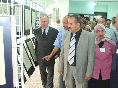اثناء زيارة محافظ عدن لقاعة المكتبة الوطنية في عدن