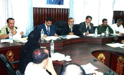 المجلس التنفيدي في محافظة عدن يناقش قضايا الاستتمار
