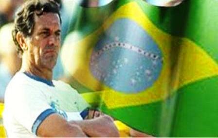 المدرب البرازيلي السابق / تيلي سانتانا