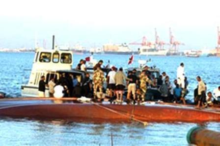 غرق سفينة سياحية في البحرين  