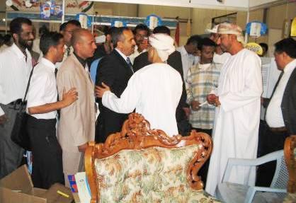محافظ محافظة عدن اثناء تجواله في المعرض