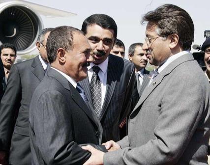 الرئيس الباكستاني يودع رئيس الجمهورية في المطار