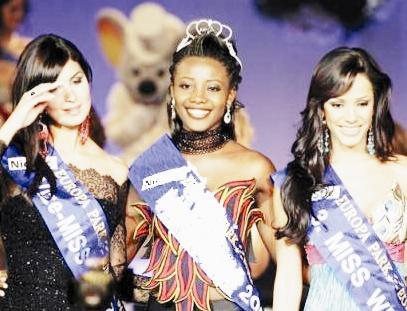فتاة توغو السمراء إدويجي مادزي باداكو خطفت اللقب في مسابقة ملكة المونديال