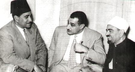 جمال عبدالناصر وحامد أبو النور والشيخ محمد علي أثناء اللقاء الذي عرض فيه الإخوان تصورهم لحجاب المرأة 