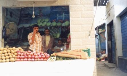 محل بيع الخضروات -صاحبه سلطان -بعد الانتهاء من عمل بناء الواجهه الامامية 