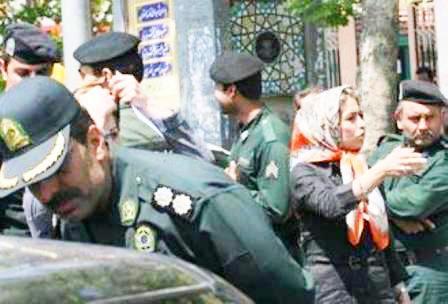 من مظاهرات الطلاب الجامعيين ضد حملة الزي الجامعي