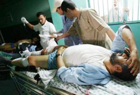 فلسطيني يخضع للعلاج في مستشفى غزة