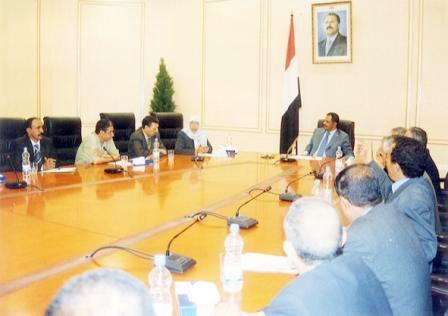 رئيس الوزراء يلتقي قيادة النقابات