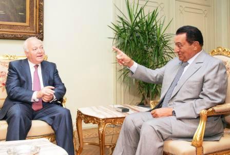 الرئيس مبارك لدى لقائه موراتينوس في القاهرة