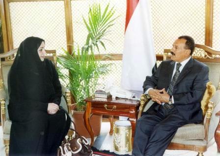 الرئيس خلال لقائه بالشيخة د. غالية بنت محمد آل ثاني