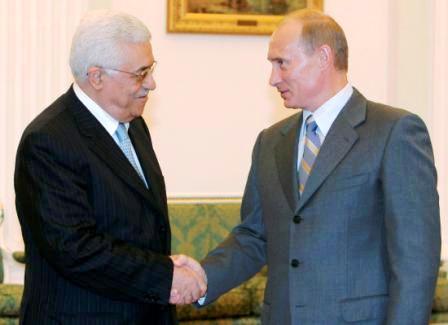 الرئيس الفلسطيني يصافح الرئيس بوتين