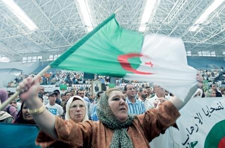 الشارع الجزائري يدين الإرهاب ويطلب السلام