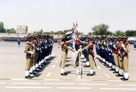 تسليم الاعلام من دفعة الخرجيين للدفعة الحديثة الانتساب