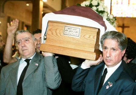 أمين الجميل يشيع جنازة الشهيد أنطوان غانم