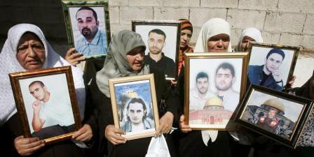 نساء فلسطينيات يطالبن بالإفراج عن الأسرى / إرشيف