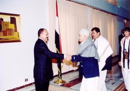 .. ويستقبل جموع المواطنين