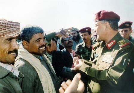 وزير الدفاع لدى لقائه المتقاعدين العسكريين