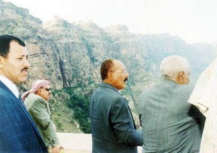 رئيس الجمهورية لدى زيارته منطقة الحجرية