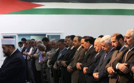 الرئيس عباس في صلاة الجمعة أمس برام الله