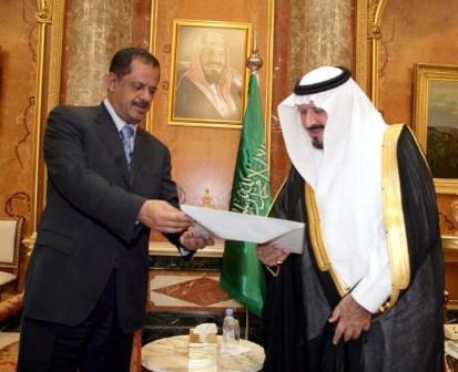 مجور يسلم رسالتين من رئيس الجمهورية للعاهل السعودي وولي عهده