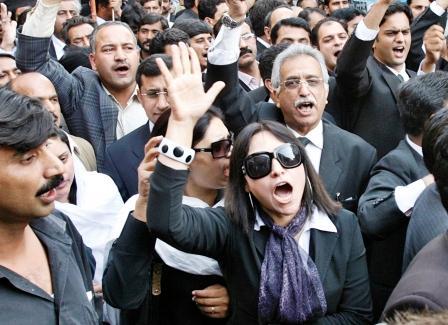 الاحتجاجات مازالت مستمرة في باكستان