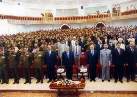 نائب الرئيس لدى حضوره حفل التخرج