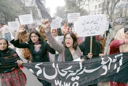 مناصرات لبوتو في مظاهرة احتجاجية