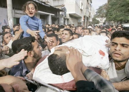 قبيل انفجار القنبلة وسط التشييع