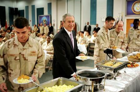 الرئيس الأمريكي لدى زيارته الأسطول الخامس