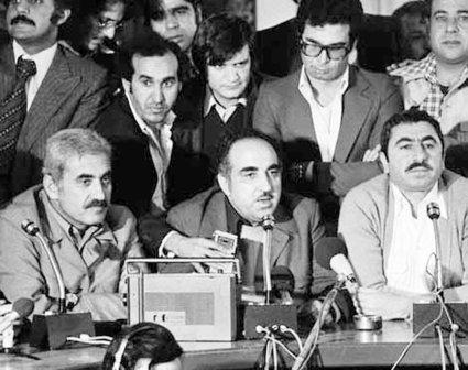 جورج حبش (من اليسار) بجواره القائد الفلسطيني الراحل أبو أياد ونائف حواتمة