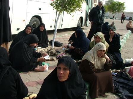 بعض من الحجاج الفلسطينيين العالقون في رفح