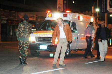 سيارات اسعاف تنقل الضحايا ليلة الجريمة الارهابية