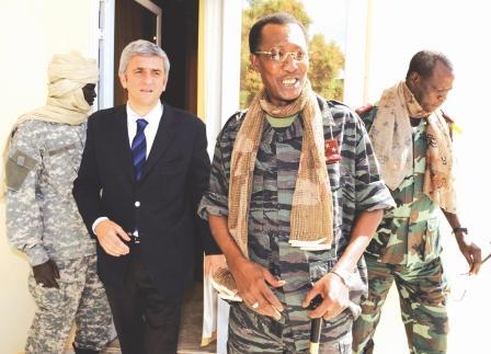 الرئيس ديبي بالزي العسكري