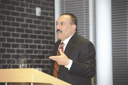 رئيس الجمهورية أثناء ألقاء محاضرته