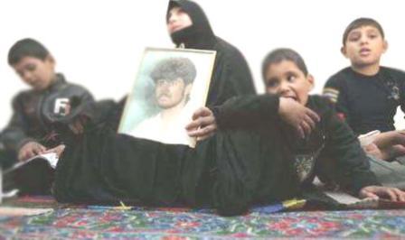 إحدى عائلات ضحايا العنف والإرهاب في العراق