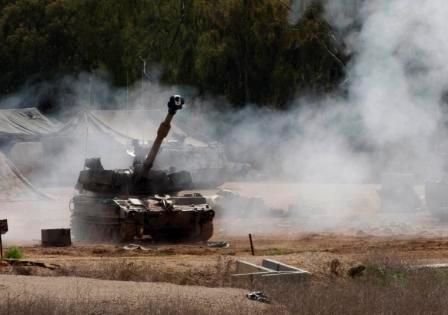 دبابة اسرائيلية تقصف غزة