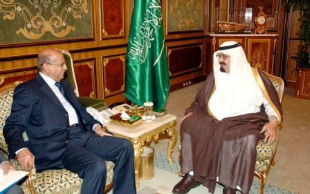 القربي يسلم رسالة من رئيس الجمهورية إلى خادم الحرمين الشريفين