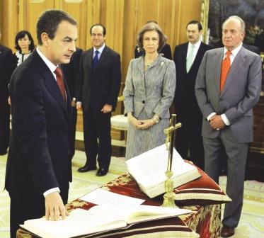 الحكومة الأسبانية الجديدة تؤدي اليمين القانونية