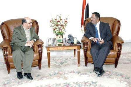 .. ويلتقي وفد وزارة الأوقاف والإرشاد المغربي