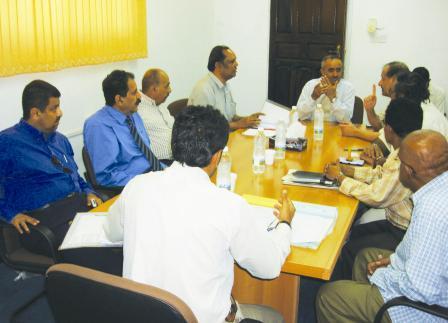 الكحلاني يترأس اجتماعاً لتطوير مدن الموانىء