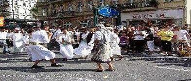 رقصة شعبية يمنية في المهرجان الالماني
