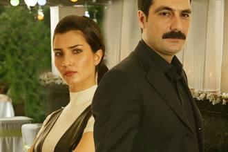 من المسلسل المدبلج ( سنوات الضياع )التركي