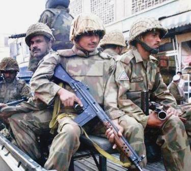 جنود باكستانيون في اقليم على الحدود مع أفغانستان