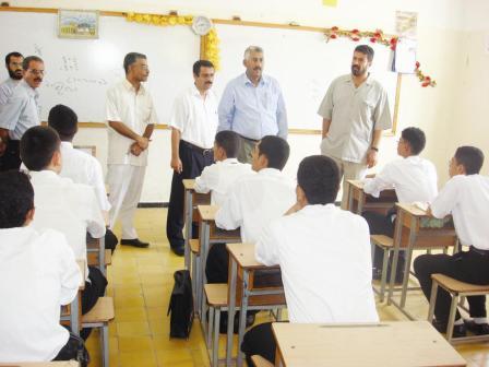 الجفري يتفقد سير الدراسة في مدارس عدن      / راجع ص 2